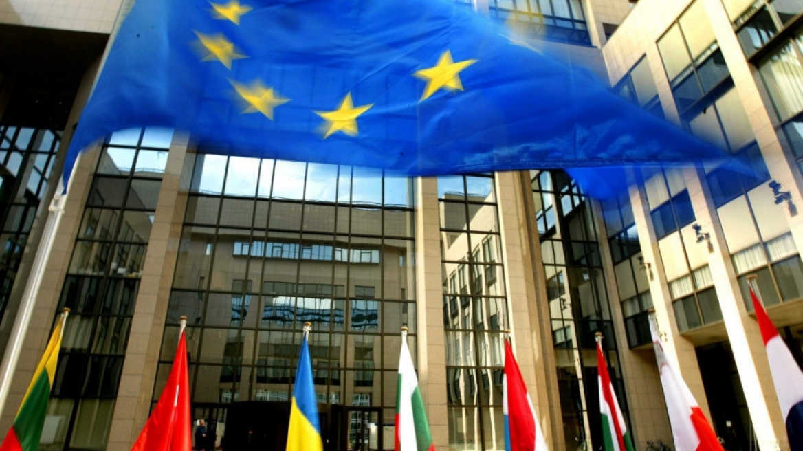 Βρυξέλλες: Οι Ευρωπαίοι ξαναβλέπουν συντάξεις και χρέος